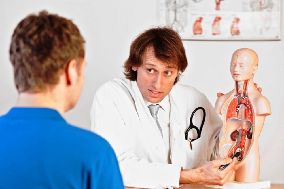 Le médecin informe le patient sur les raisons qui inhibent la puissance